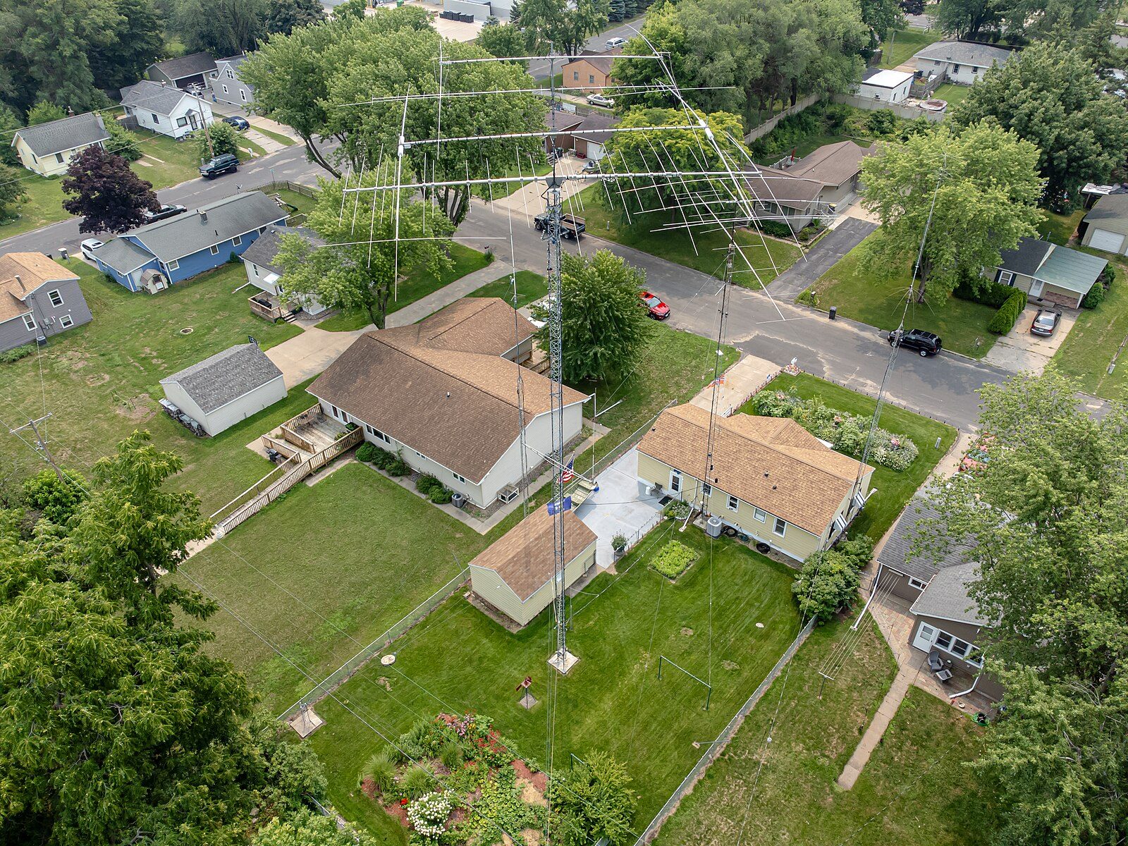 Amateur radio antenna tower
